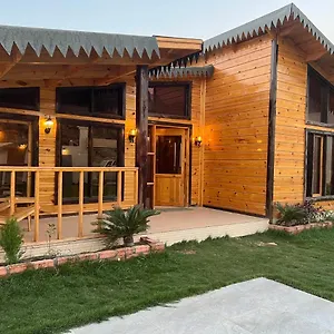 أكواخ ريف الطائف السيل الصغير